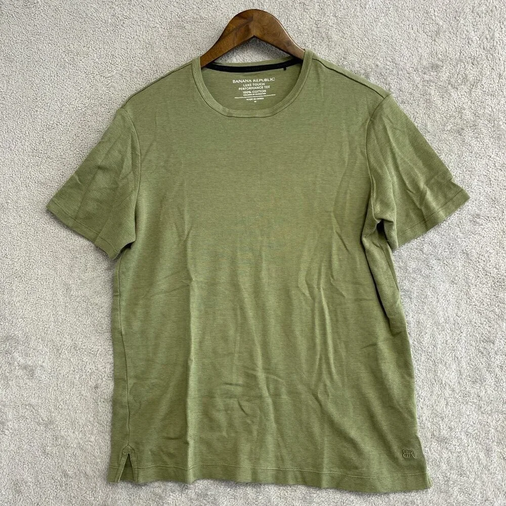 NWOT Banana Republic Men's M Luxe Touch Performance Tee Olive Green